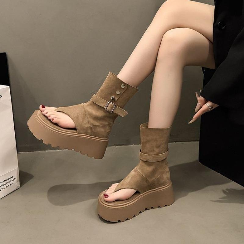 Fashionable Platform Boots for Women 2025