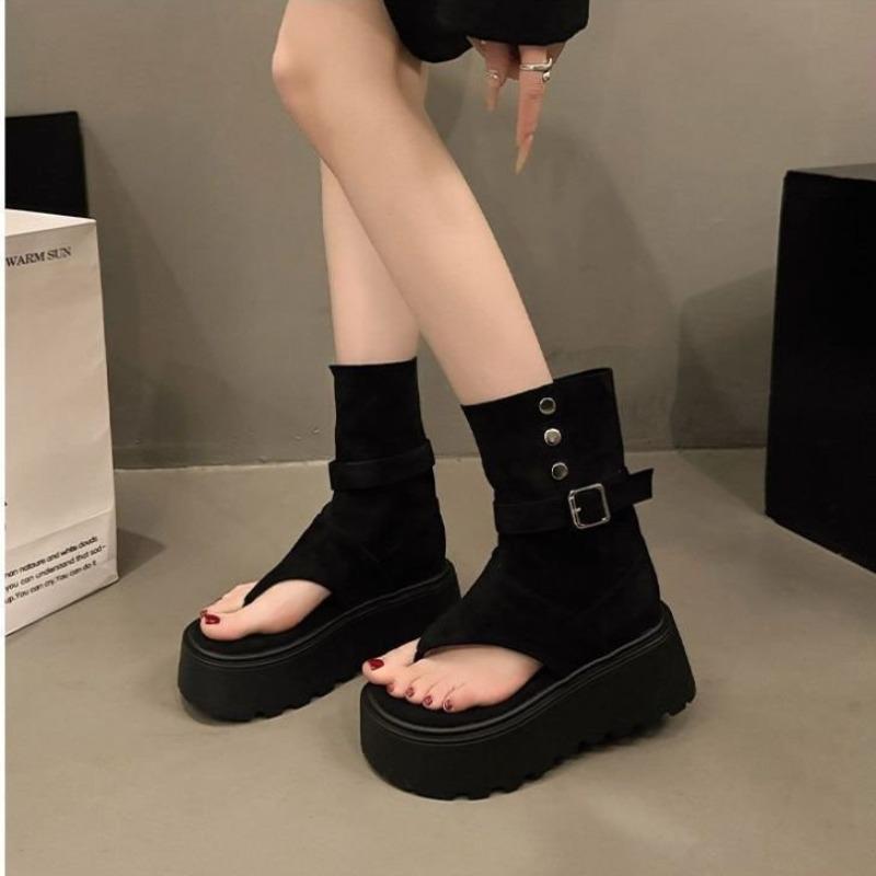 Fashionable Platform Boots for Women 2025
